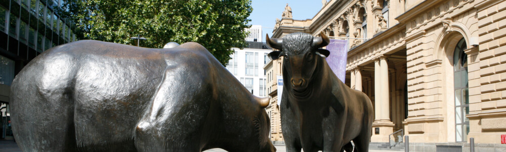 Lange Zeit war am Rentenmarkt nichts zu holen. Im letzten Jahr kamen dann auch noch fallende Aktienmärkte dazu. Doch das Blatt hat sich gewendet. Es gibt wieder Zinsen und die Aktienmärkte waren zumindest in den ersten Wochen 2023 auf Erholungskurs. Braucht man aktuell überhaupt Alternative Investments? Und sind in diesem Umfeld Optionsstrategien wie der Bellevue Option Premium noch gefragt? Die Experten von Bellevue sind überzeugt davon. Hier einige Argumente, die für den Fonds sprechen: