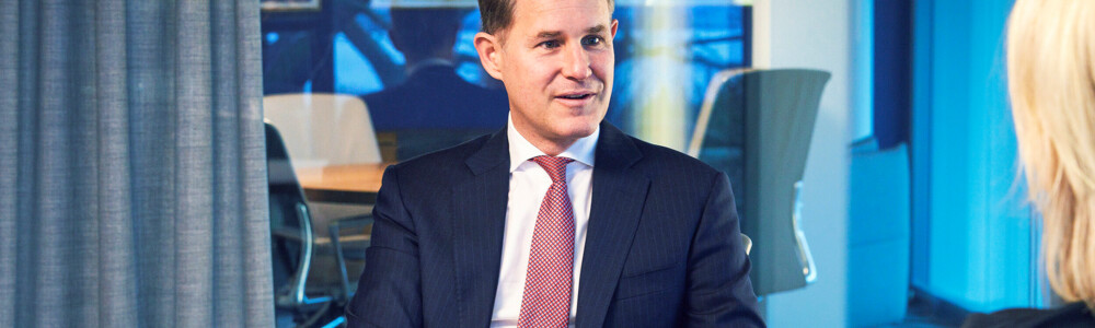 Gebhard Giselbrecht, CEO der Bellevue Group, spricht über die Neuausrichtung des Unternehmens als spezialisierter Asset Manager mit Fokus auf Healthcare und europäische Small und Mid Caps. Mit innovativen Fonds-Lösungen, der Erweiterung des Private Equity-Angebots und der Einführung des «Key Client Coverage» will Bellevue nachhaltigen Mehrwert für Kunden schaffen.