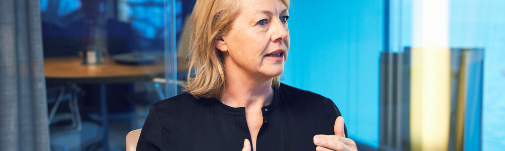 European equities had been avoided for a long time by many investors, who rushed to buy US stocks instead. But now that dynamic is starting to shift: Attractive stock valuations, more positive news flow on the economy, and greater infrastructure and defense spending are generating fresh momentum for Europe and directing more investment capital toward the Continent. Read on to discover what makes Europe, European small- and mid-cap stocks in particular, so exciting today.