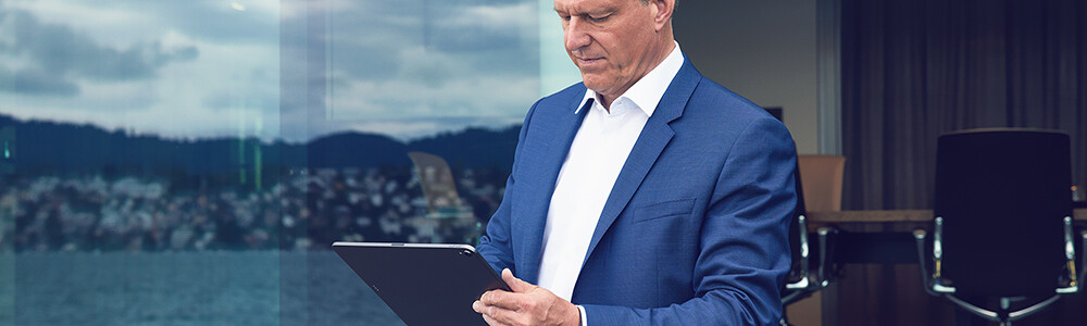 Hardly any investors have taken notice of the upside potential that the healthcare sector now offers. History has shown, however, that novel drugs and medical technology advances will always be a decisive factor in shaping the sector’s market fortunes. Another factor is the currently low valuation of healthcare stocks. In his investment outlook for 2024, Cyrill Zimmermann, a member of Bellevue Asset Management’s Executive Board and Head of Healthcare Funds & Mandates, explains why it is probably only a matter of time before healthcare stocks are rediscovered by the wider investment community.